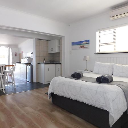 Rivertides Self Catering Guest House Velddrif Esterno foto